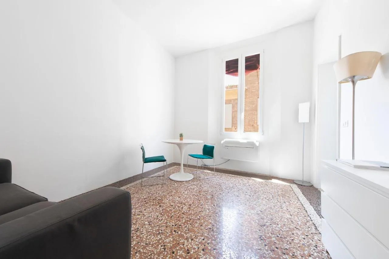 Ur-Nest Battisti Apartment Bologna Italy