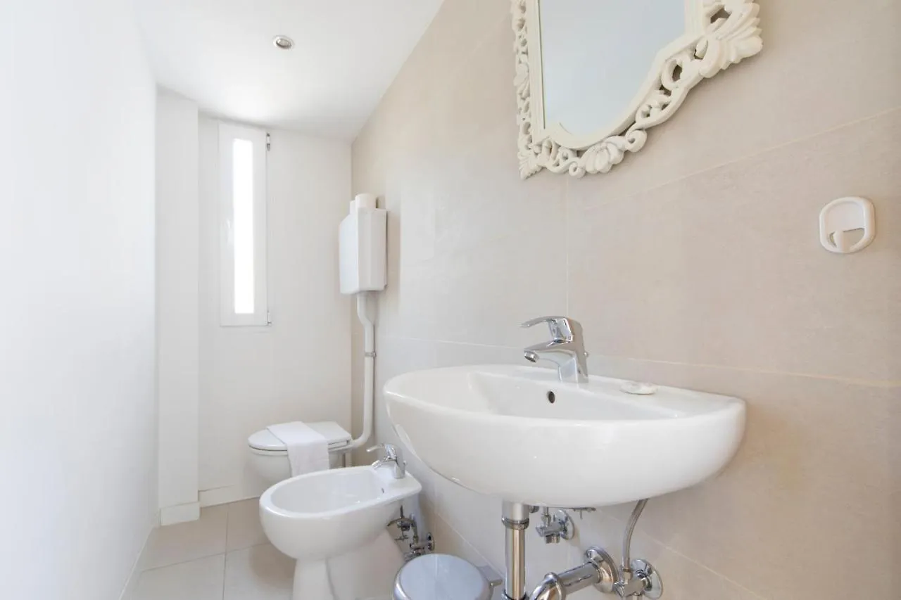Ur-Nest Battisti Apartment Bologna 0*,