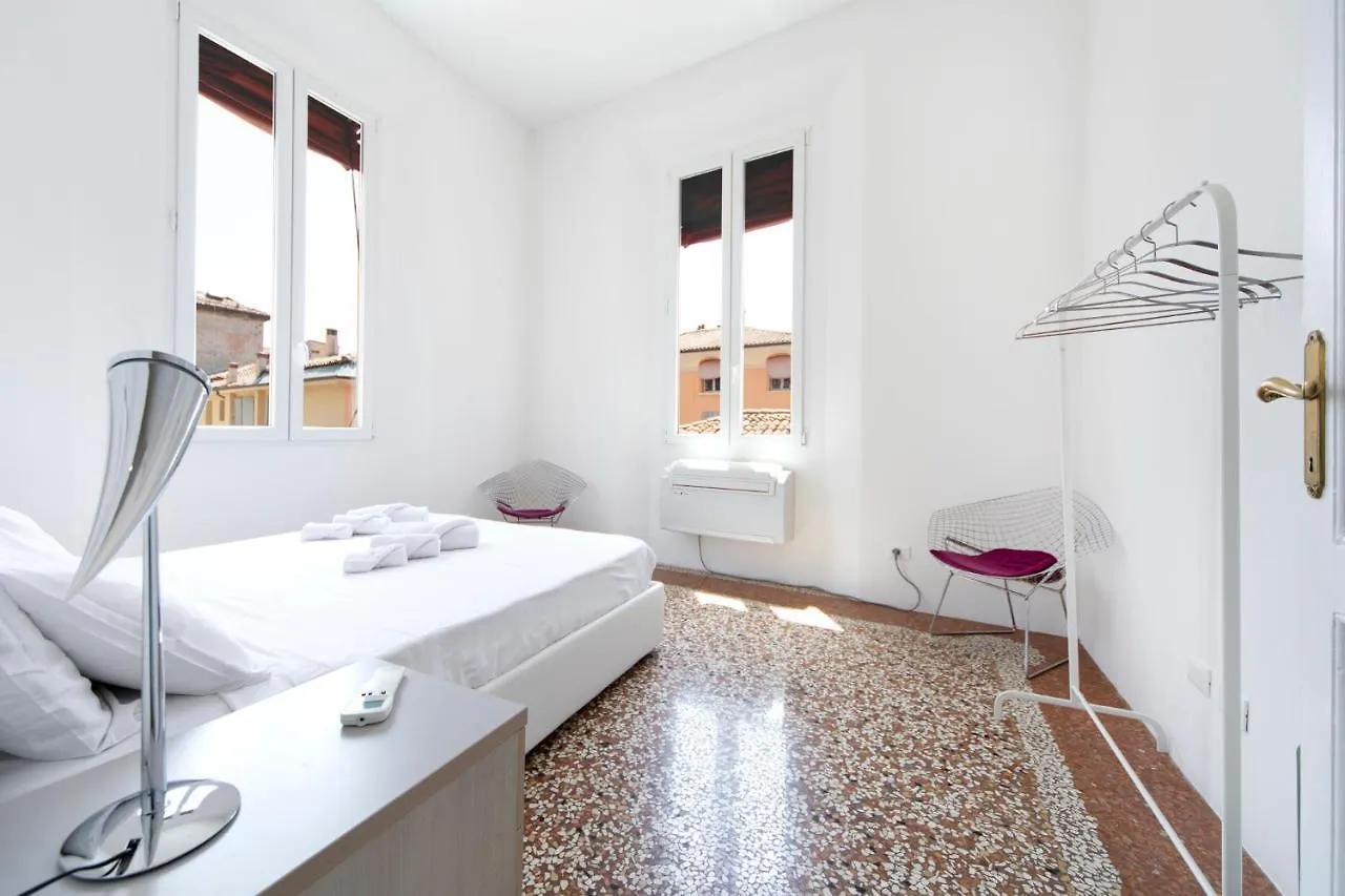 Ur-Nest Battisti Apartment Bologna